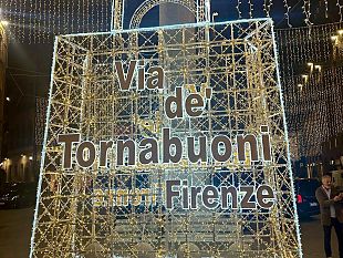 via-tornabuoni-accende-il-natale-di-firenze