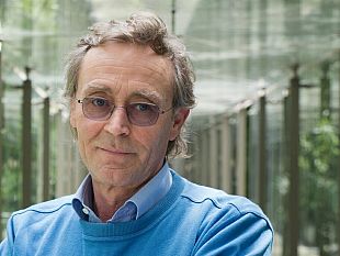 lo-scrittore-andrea-vitali-al-caffe-della-versiliana