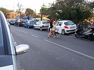 festa-dello-sport-con-sorpresa-auto-su-marciapiedi-e-piste-ciclabili