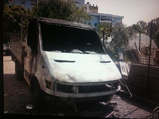 un-furgone-per-il-cerro-la-colletta-dopo-latto-vandalico