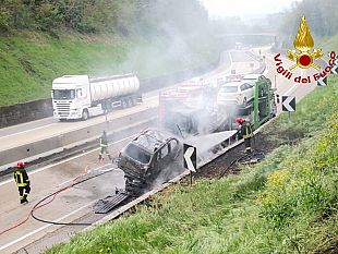 autostrada-a1-camion-in-fiamme-in-direzione-firenze
