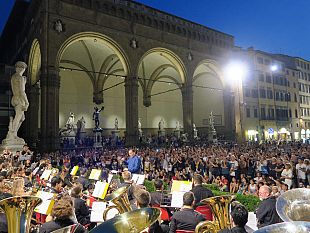 parata-di-ottoni-internazionali-in-piazza-della-signoria