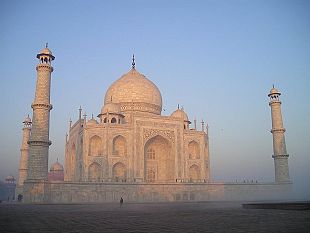 gruppo-elen-in-aiuto-del-taj-mahal-mausoleo-rovinato-da-inquinamento