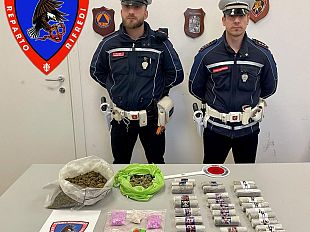 fugge-allalt-dei-vigili-in-casa-aveva-5-kg-di-droga