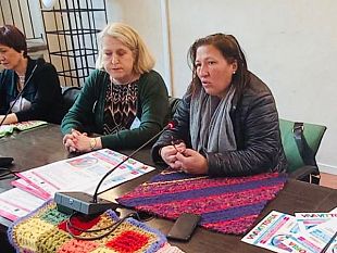 in-piazza-santa-croce-maxi-coperta-anti-violenza