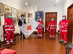 croce-rossa-italiana-la-bandiera-in-comune-a-empoli
