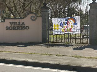 andratuttobene-lo-striscione-fatto-dagli-ospiti-della-rsa