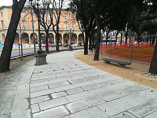 liberta-spunta-una-panchina-una-piazza-non-piu-una-rotonda
