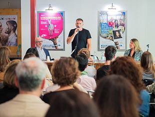 studenti-e-insegnanti-dialogano-con-stefano-massini
