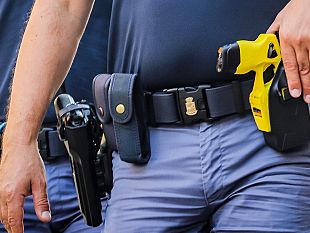 uso-del-taser-a-firenze-perplessita-sulla-nuova-arma-a-palazzo-vecchio