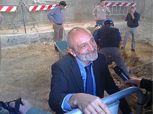 b106011647-ricerca-della-monnalisa-lo-scheletro-e-di-una-donna-foto