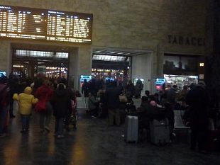 b308281358-ritardi-sui-treni-locali-odissea-dei-pendolari-toscani