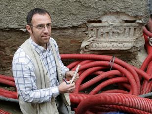 b004211432-ritrovato-antico-capitello-in-arenaria-ad-empoli