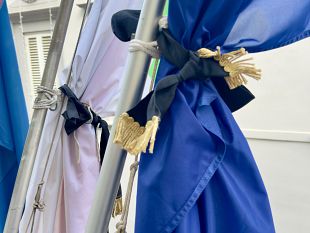 giorno-del-ricordo-bandiere-listate-a-lutto