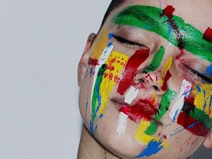 body-painting-al-mercato-centrale-modelle-tra-i-banchi