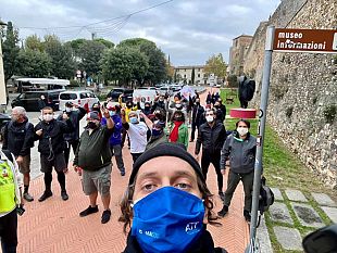 gli-inessenziali-lungo-la-via-francigena