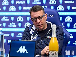 azzurri-in-campo-col-lutto-al-braccio