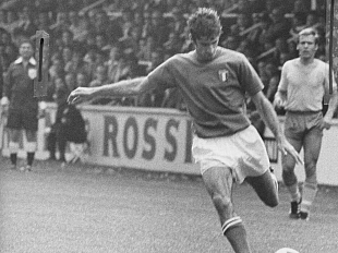 al-museo-del-calcio-la-tuta-azzurra-indossata-da-angelo-domenghini