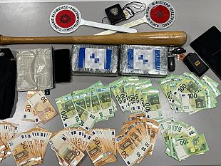 oltre-2-kg-di-cocaina-e-sostanze-dopanti-nascosti-in-auto-e-in-casa