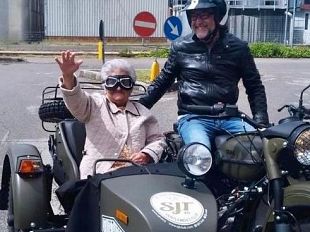 appena-operata-al-cuore-a-101-anni-va-in-sidecar