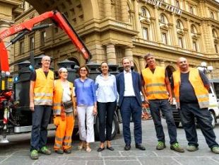 nuovi-cestini-in-ghisa-in-piazza-della-repubblica