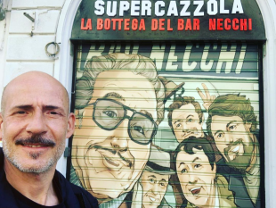 gianmarco-tognazzi-visita-il-negozio-della-supercazzola