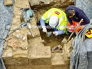 scavi-in-piazza-beccaria-si-cercano-altri-pali-di-fondazione