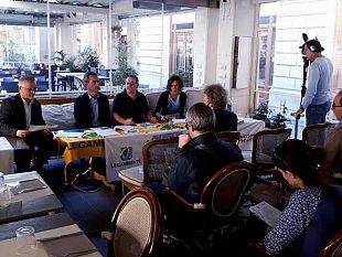 vele-spiegate-di-legambiente-spiagge-belle-con-troppi-rifiuti