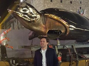 signoria-nardella-accoglie-la-tartaruga-di-jan-fabre