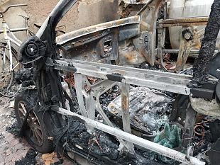 lungarno-colombo-tre-auto-completamente-distrutte