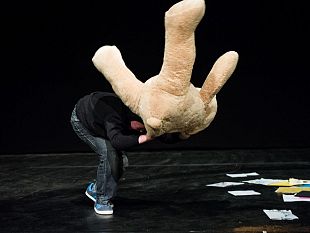 b111172003-al-festival-teatro-era-arriva-hamlet-di-oskaras-korsunovas