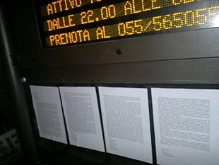 b203112125-narrazioni-rosa-scritte-alla-fermata-del-tram