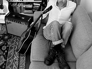 b206081823-hard-rock-cafe-concerto-di-joshua-radin