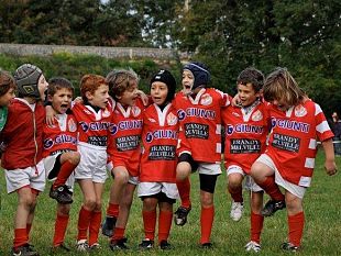b205261723-neonata-scuola-di-rugby-agli-assi-giglio-rosso
