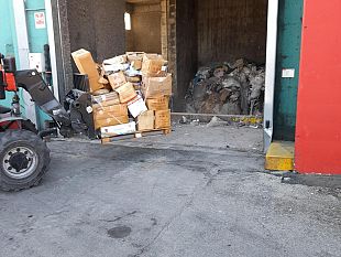 inceneriti-quasi-2mila-kg-di-prodotti-alimentari-irregolari