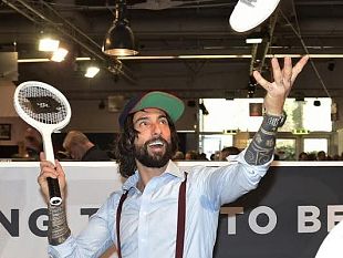 pitti-immagine-uomo-vittorio-brumotti-allo-stand-lotto