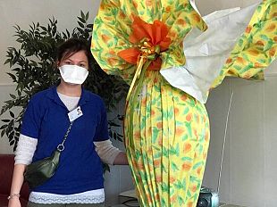 arezzo-un-enorme-uovo-di-cioccolata-per-la-pasqua-degli-anziani