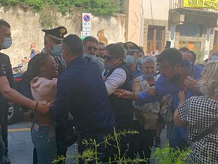 toscana2020-matteo-salvini-strattonato-a-pontassieve