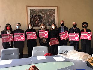 cartelloni-antiviolenza-a-vaiano-e-montemurlo