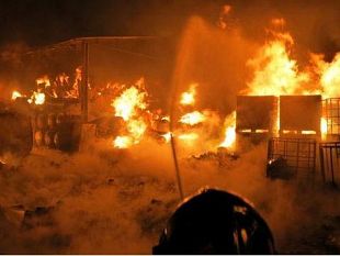 firenze-incendio-in-unindustria-di-vernici