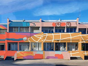 murale-gigante-colorera-la-scuola-sauropapini-al-galluzzo