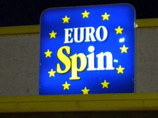 sara-riassunta-la-cassiera-licenziata-da-eurospin-di-vinci
