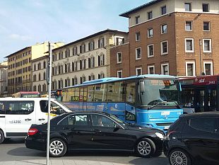 bloccati-a-santa-maria-novella-bus-e-taxi-arresi-aprono-le-porte
