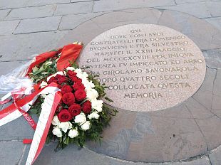 fiori-per-il-savonarola-in-piazza-signoria
