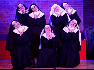 le-suore-piu-scatenate-di-sempre-sul-palco-del-teatro-cestello-di-firenze