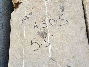 scrive-sul-ponte-vecchio-denunciato-dalla-polizia-municipale