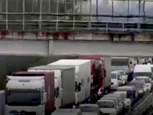 camion-si-intraversa-code-sulla-fipili