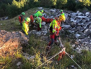 cade-in-un-ravaneto-soccorso-in-cava-a-monte-brugiana