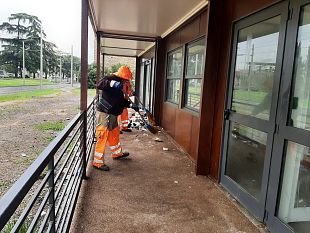 viale-rosselli-sgomberato-pensilina-dormitorio