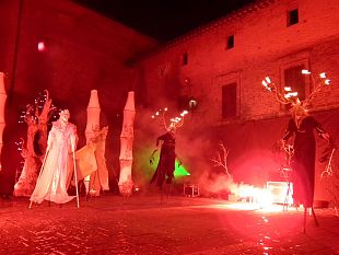 borgo-nero-notte-di-tempesta-a-casole-delsa